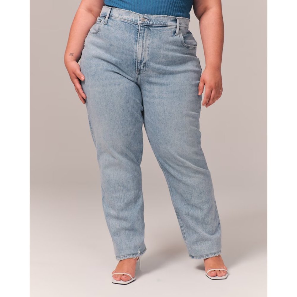 Abercrombie & Fitch Curve Love Ultra High Rise 90s Straight Jean Size 34 (18 L)